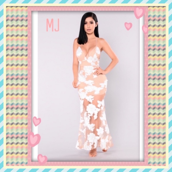 🎀Lace Maxi Dress🎀 - Picture 3 of 5